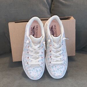 Skechers Arch Fit Washable Canvas Slip-On - Arcade in Offwhite Floral